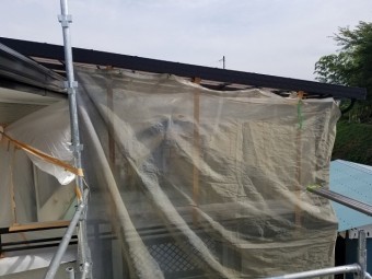 超速硬化防水工事 飛散防止用養生をします