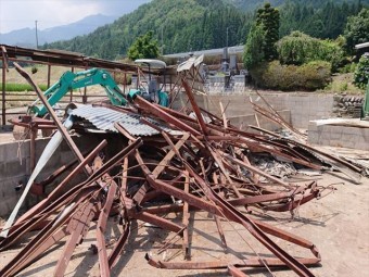長野県飯島町牛舎解体14