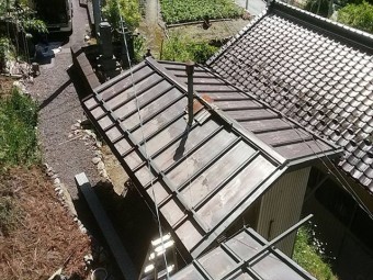 長野県飯田市上村 トタン屋根中塗り4