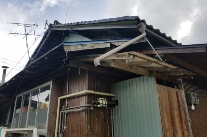 雨樋を設置していきます