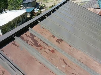 長野県飯田市上村 トタン屋根中塗り6