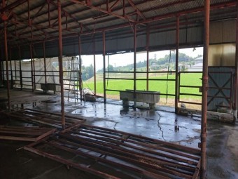長野県飯島町牛舎解体2
