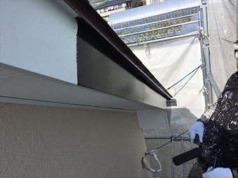 破風も塗っていきます