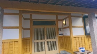 駒ヶ根市腰壁上塗り6