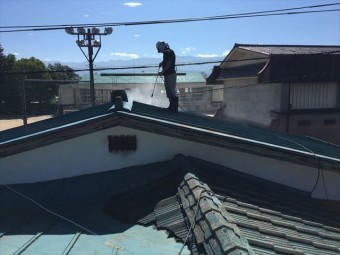 高圧洗浄に入ります。