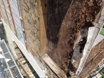 ベランダ解体しています