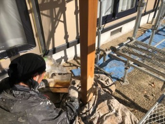 木部あく抜き塗装です