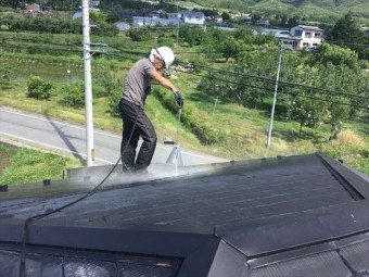高圧洗浄してます