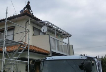 葺き替え 瓦撤去しています