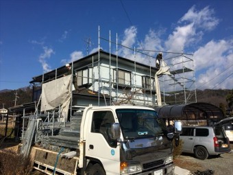 メッシュシートを張ります。
