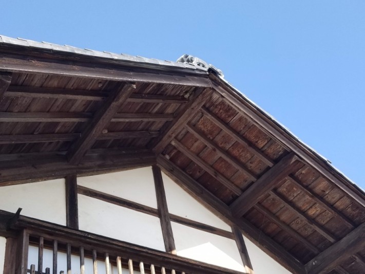雨漏り 鬼瓦が落ちそうです。