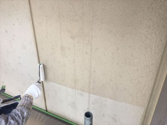 下塗り中の写真です