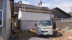 蔵の葺き替え開始です。