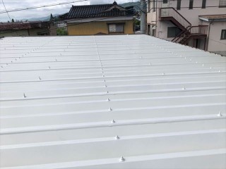 折半トタン屋根塗装完成しました