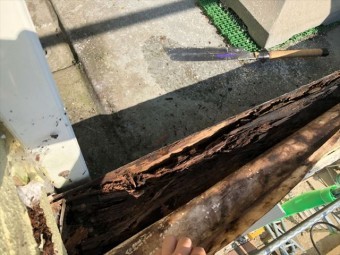ベランダ解体しています