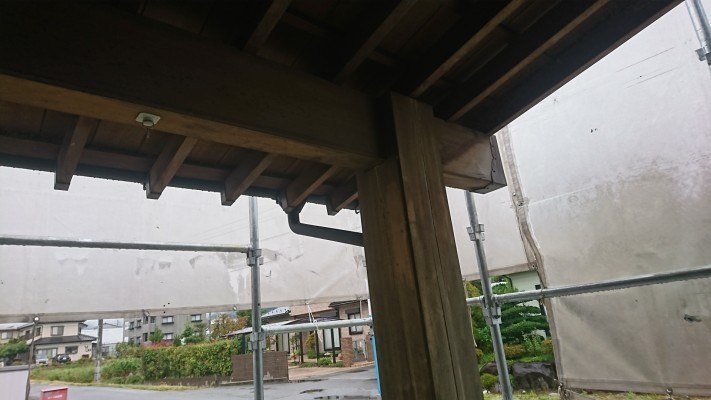 玄関木部アク洗い現状
