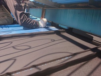 長野県駒ケ根市トタン屋根下塗り2