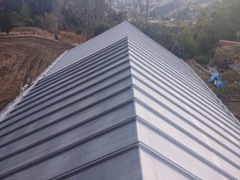 長野県下條村トタン屋根下塗り2