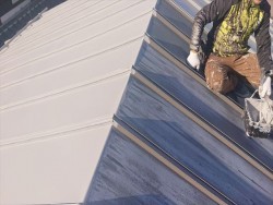 長野県下條村トタン屋根下塗り5