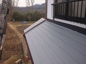 長野県下條村トタン屋根下塗り6
