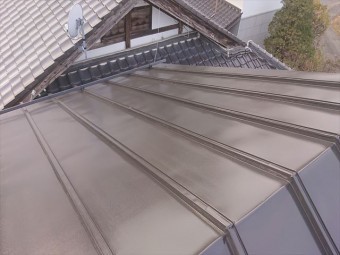 長野県下條村トタン屋根上塗り1