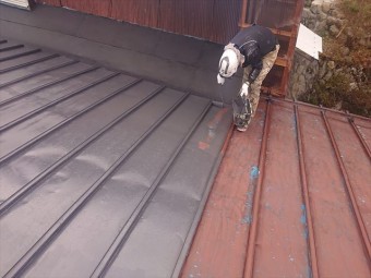 大瀬木トタン屋根下塗り6
