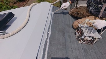 飯田市大瀬木倉庫屋根遮熱中塗り1