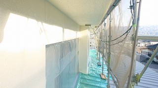 松川町外壁塗装中塗り5