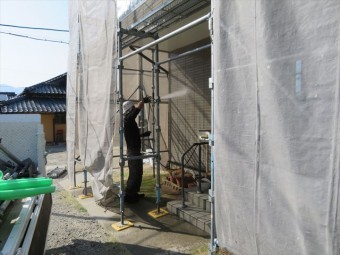 外壁の高圧洗浄です