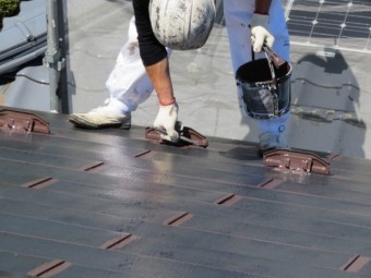 シャネツトップワンの下塗りです 刷毛塗りです