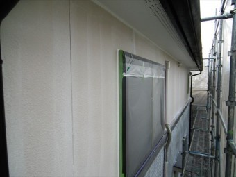 2階を下塗りしています