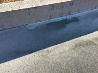 防水施工開始です 下地処理しています