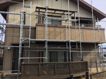 足場組み中の写真