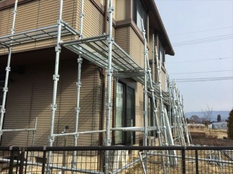 足場組み中