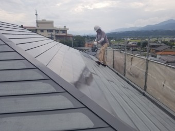 093_屋根_下塗り_-_施工中