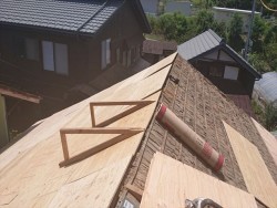 飯島町蔵屋根ボード張り2