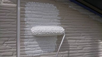 外壁の下塗り開始です①