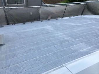 コロニアル屋根の下塗りし終わりました