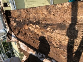 ベランダ解体しています