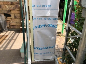 金属サイディング張っていきます
