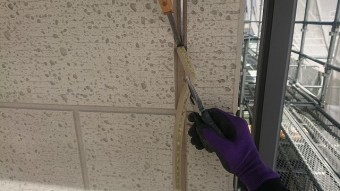 既存コーキング撤去していきます①
