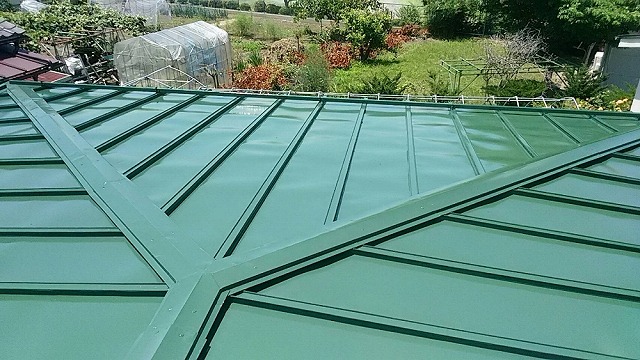 トタン屋根の塗装工事完成です①