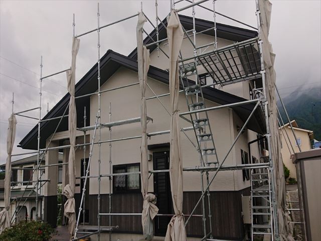 長野県駒ヶ根市外壁屋根塗装仮設足場2