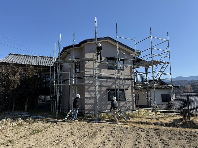 下伊那郡高森町で行ってきた外壁塗装工事の足場解体と印象を大きく変えた完成後の状況