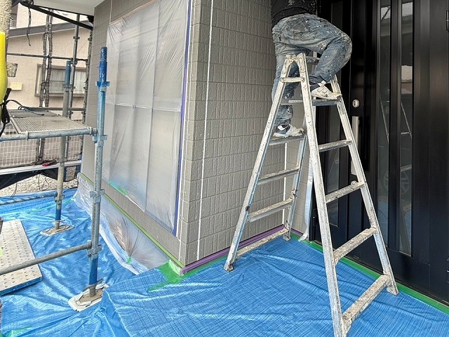 飯田市の外壁塗装工事、塗装工程前の養生作業で作業効率や完成品質をアップ