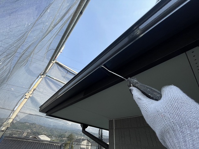 飯田市にて住宅の破風や鼻隠し、雨樋に対する塗り替えで美観と耐久性を強化