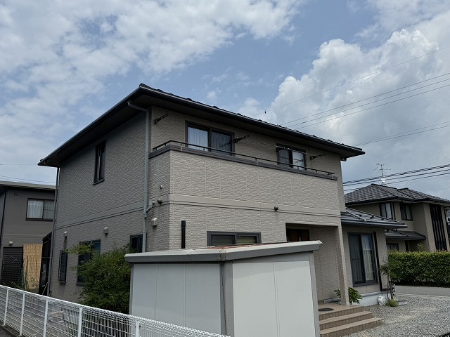 飯田市で屋根カバー工事が完成、SGL鋼板屋根で生まれ変わった住まいの仕上がり状況