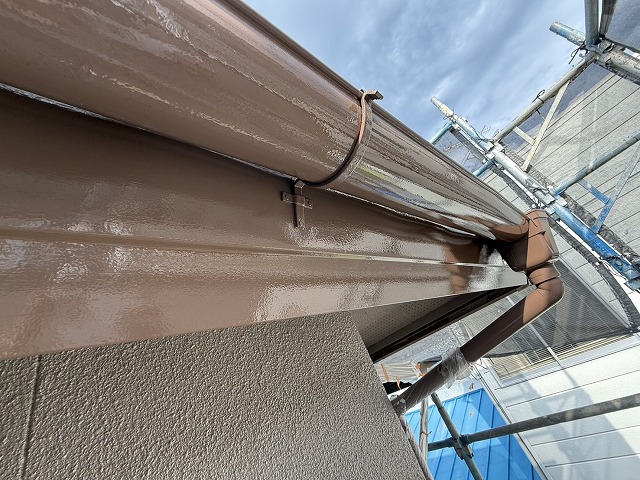飯田市のミサワホームにて塗装｜軒天、雨樋、鼻隠し塗装で耐久性と美観を向上