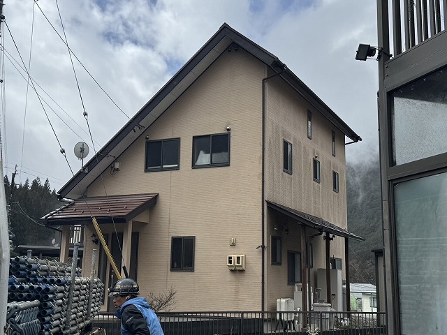 金属屋根塗装工事の足場設置工程