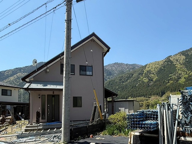 木曽郡大桑村の劣化が目立っていた住宅で実施した外壁塗装工事のビフォーアフター
